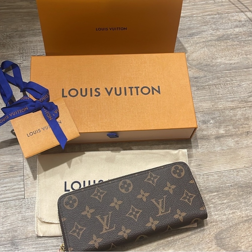 Authentic Louis Vuitton Clemence Wallet, ballet pink interior